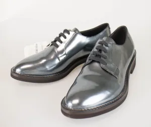 Woman's Gray Patent Leather Oxford